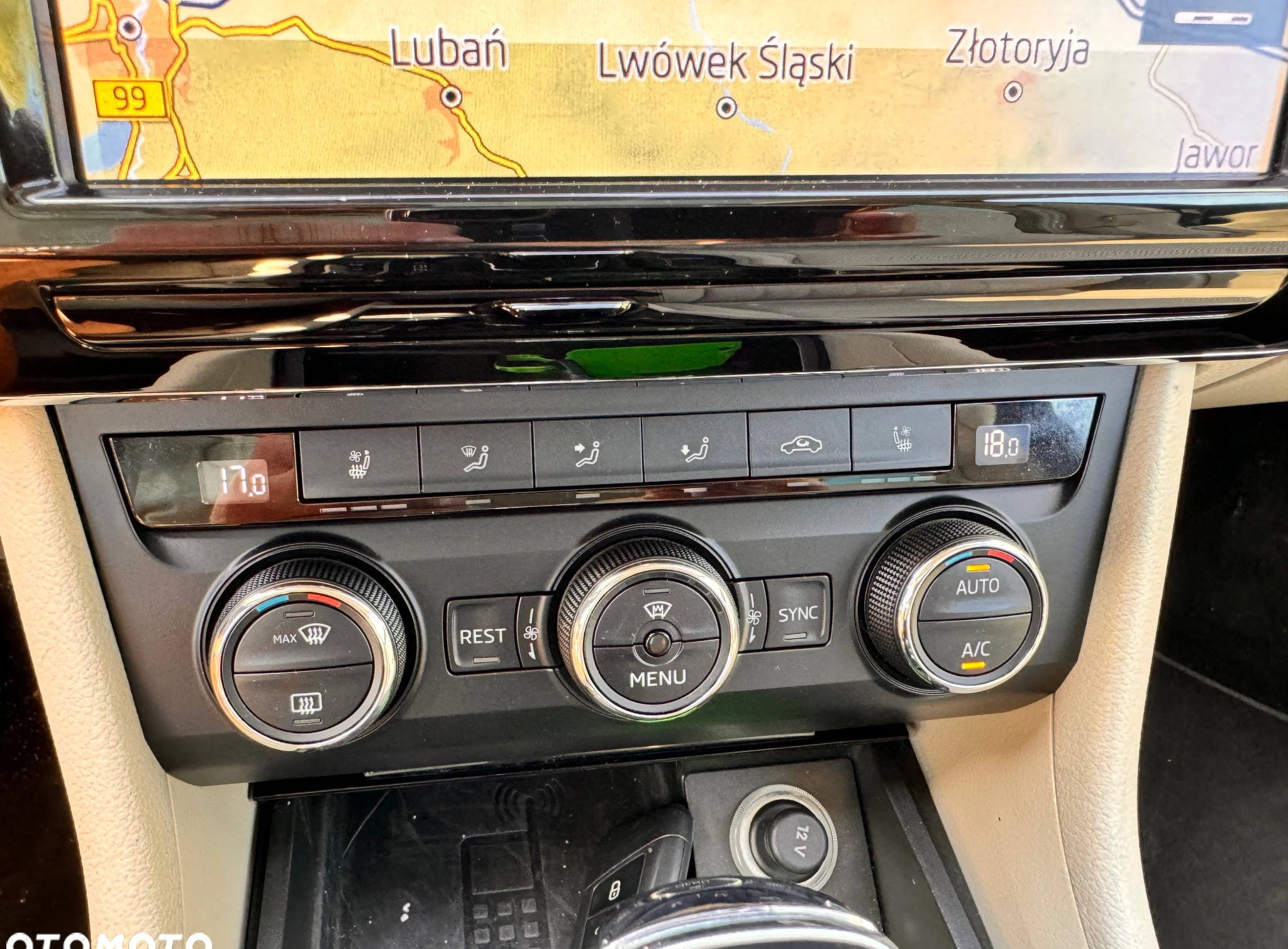 Skoda Superb cena 37900 przebieg: 261191, rok produkcji 2015 z Sztum małe 436